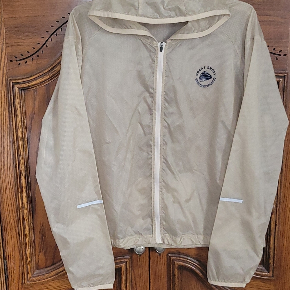 Smoky Mountain Railroad Neutral Tan Sheer Full Zip Logo Jacket. Sz: M